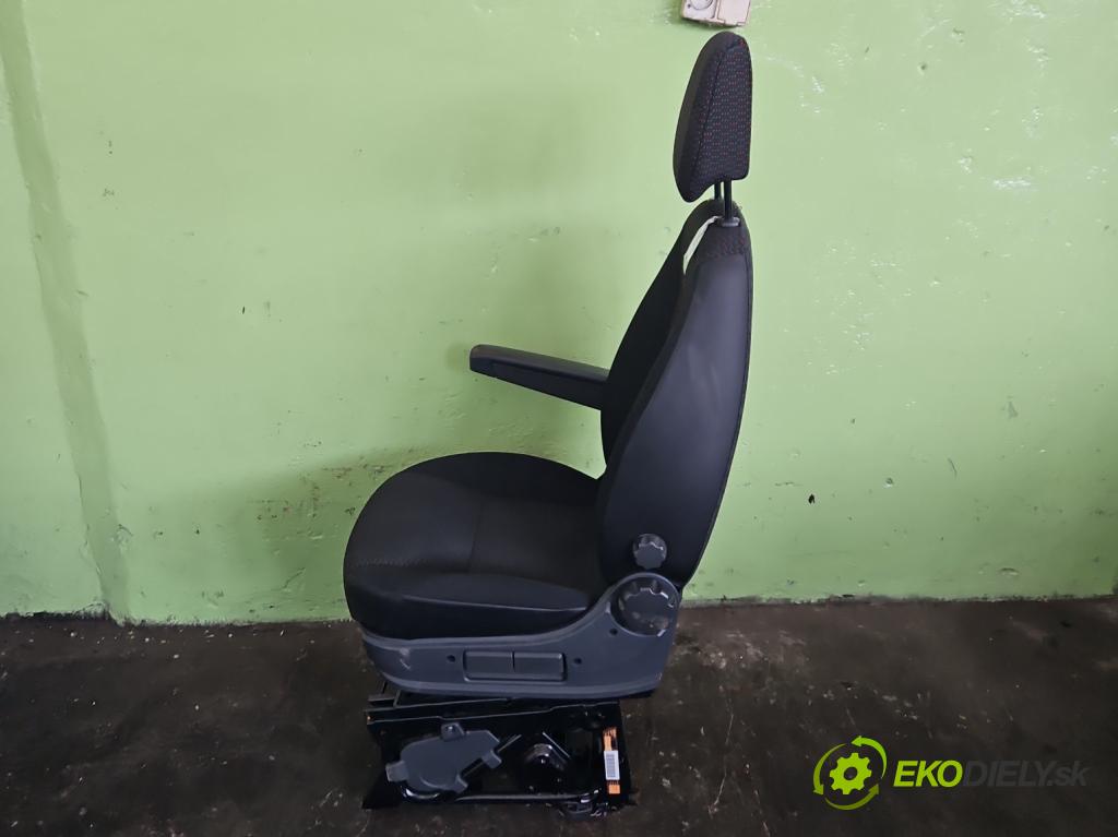 Opel Movano IV 2021- 2.2 cdti 165 HP manual 121 kW 2179 cm3 5- Sedačka ľavý (Sedadlo)