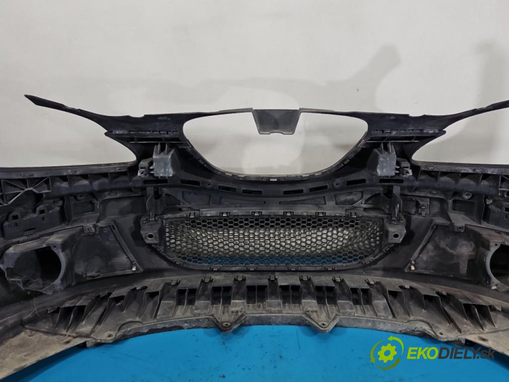 Seat Altea 1.6 8V 102 hp manual 75 kW 1595 cm3 5- nárazník přední  (Klika dveří ostatní)