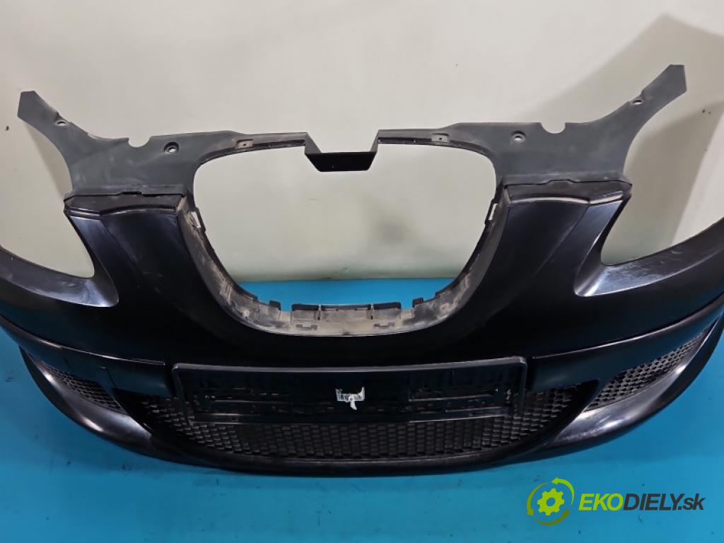 Seat Altea 1.6 8V 102 hp manual 75 kW 1595 cm3 5- nárazník přední  (Klika dveří ostatní)