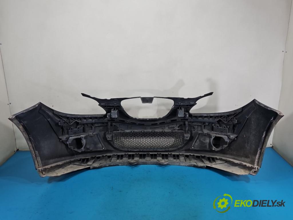 Seat Altea 1.6 8V 102 hp manual 75 kW 1595 cm3 5- nárazník přední  (Klika dveří ostatní)