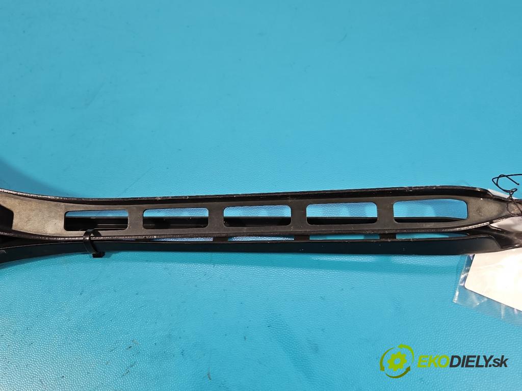 Seat Altea 1.6 8V 102 hp manual 75 kW 1595 cm3 5- rameno stěrače přední komplet