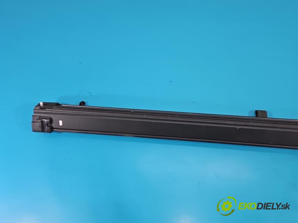 Land rover Range Rover III L322 2001-2012 4.4 V8 313 hp automatic 230 kW 4367 cm3 5- roleta  (Roleta zavazadlového prostoru)