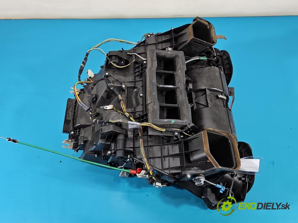 Land rover Range Rover III L322 2001-2012 4.4 V8 313 hp automatic 230 kW 4367 cm3 5- radiátor 6931680 (Radiátor topení)