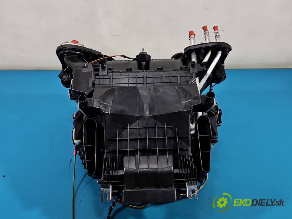 Land rover Range Rover III L322 2001-2012 4.4 V8 313 hp automatic 230 kW 4367 cm3 5- radiátor 6931680 (Radiátor topení)