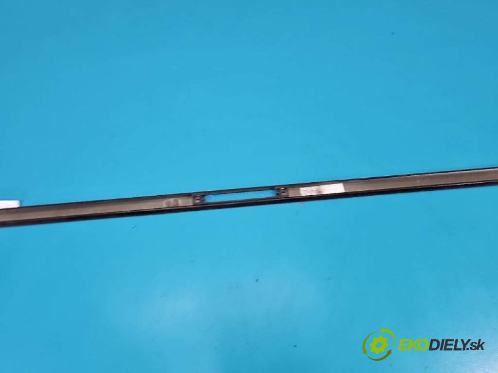 Land rover Range Rover III L322 2001-2012 4.4 V8 313 hp automatic 230 kW 4367 cm3 5- lišta střecha: pravé