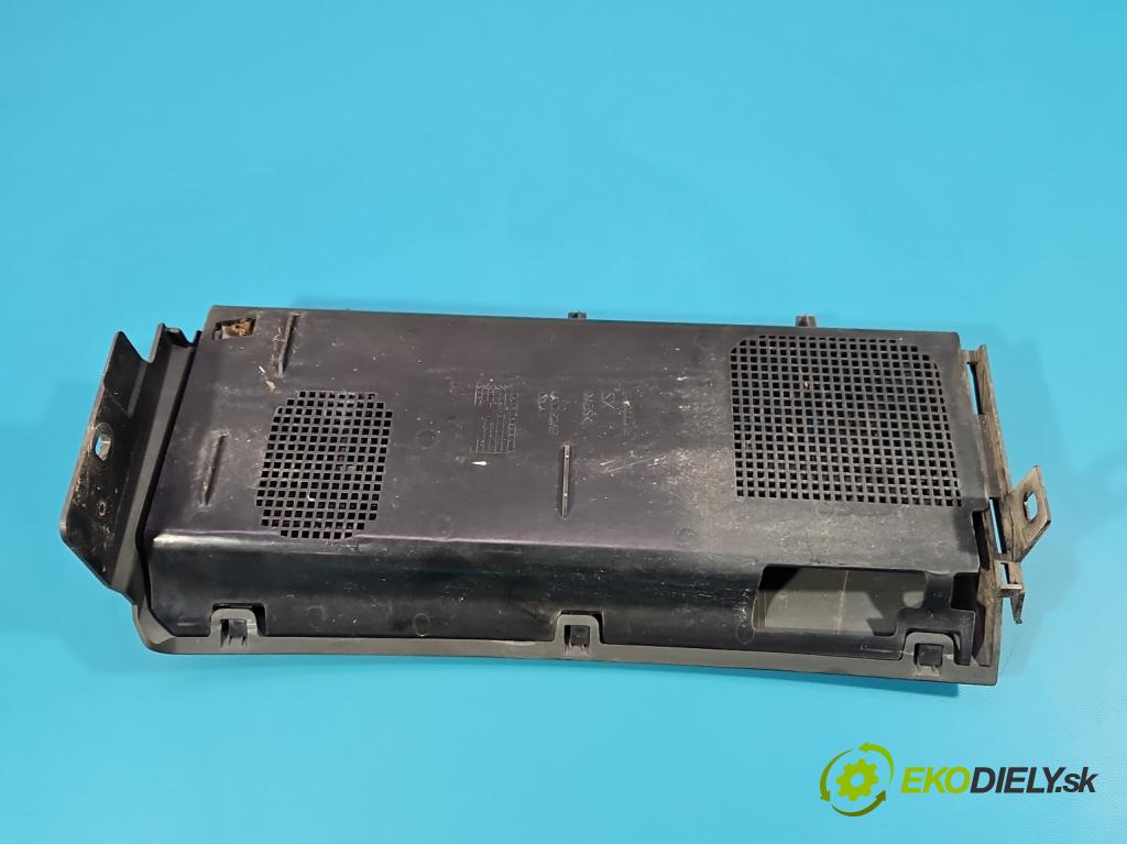 Land rover Range Rover III L322 2001-2012 4.4 V8 313 HP automatic 230 kW 4367 cm3 5- lišta blatník predné ľavé