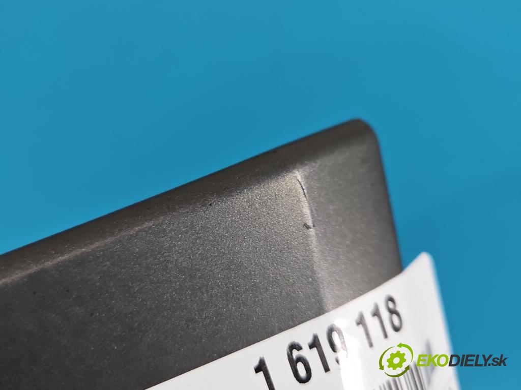Land rover Range Rover III L322 2001-2012 4.4 V8 313 HP automatic 230 kW 4367 cm3 5- torpédo 5113-7009911 (Torpédo (plast pod čelným sklom))