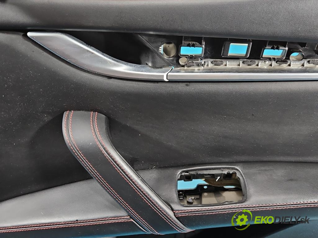Maserati Ghibli 2013- 3.0 V6 349HP automatic 257 kW 2979 cm3 4- Čalounictví: dvere predné pravé 105150995C