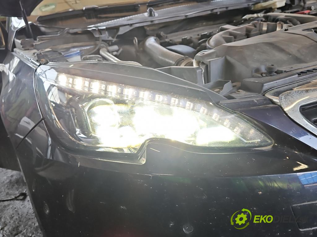 Peugeot 308 II 2013-2021 1.6 THP 125 HP manual 92 kW 1598 cm3 5- Reflektor: pravý 130732940400 (Svetlo predné pravé)