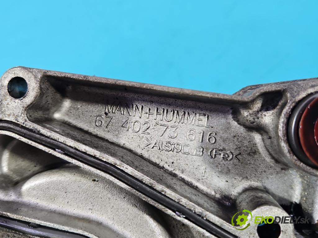 Land rover Range Rover III L322 2001-2012 4.4 V8 313 hp automatic 230 kW 4367 cm3 5- Základ: filtra olej: AL3Q6B624 (Kryt olejového filtru)