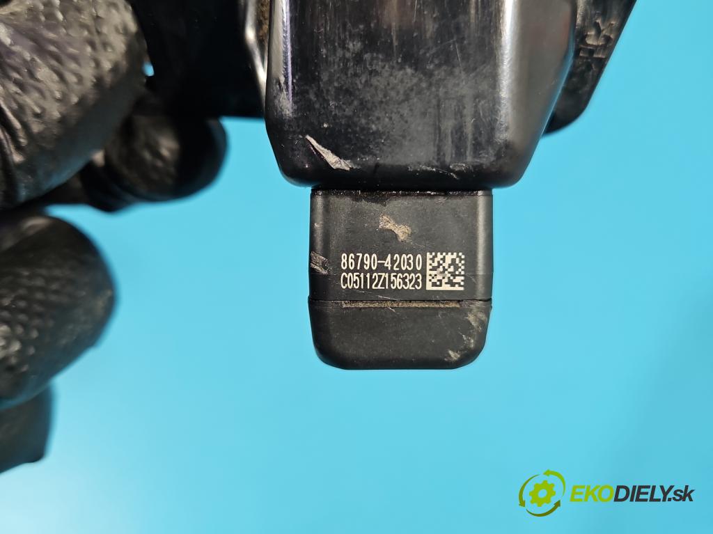 Toyota Rav4 IV 2013-2018 2.0 16V 151KM automatic 111 kW 1987 cm3 5- Kamera cúvaní 86790-42030