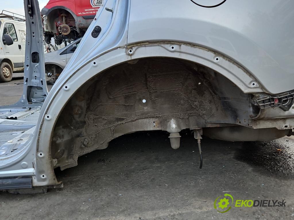 Toyota Rav4 IV 2013-2018 2.0 16V 151KM automatic 111 kW 1987 cm3 5- blatnik zadní levý