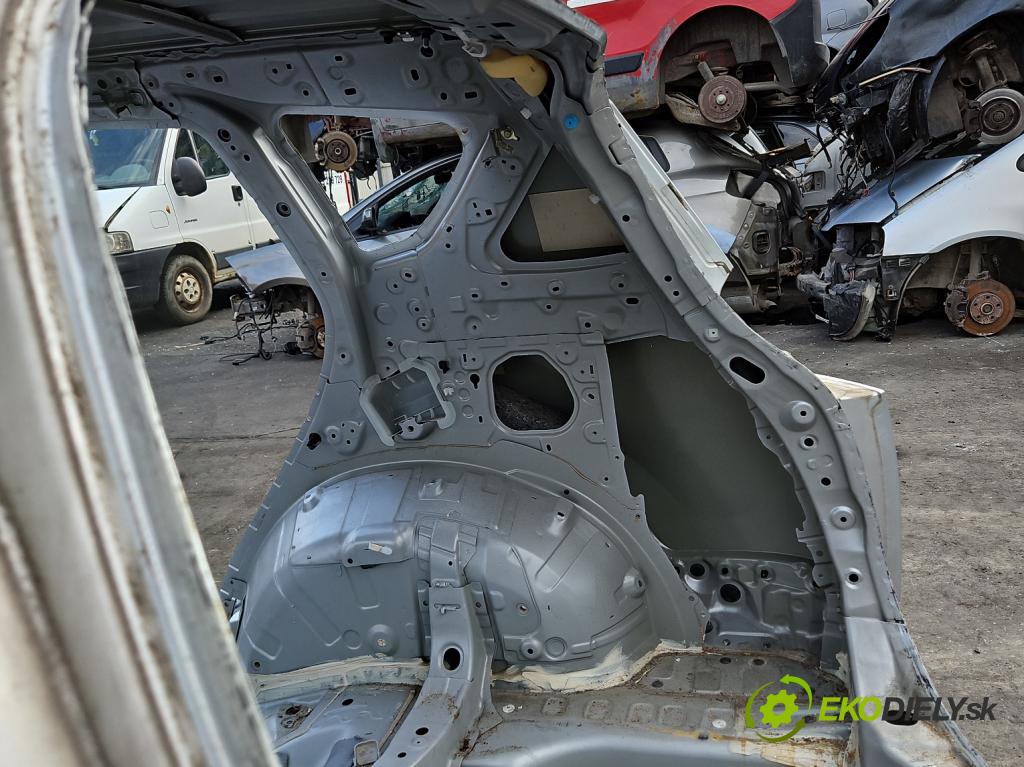 Toyota Rav4 IV 2013-2018 2.0 16V 151KM automatic 111 kW 1987 cm3 5- blatnik zadní pravý
