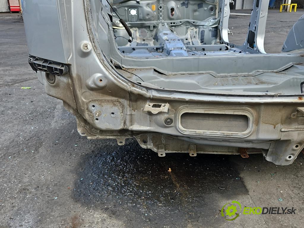 Toyota Rav4 IV 2013-2018 2.0 16V 151KM automatic 111 kW 1987 cm3 5- stěna zadní