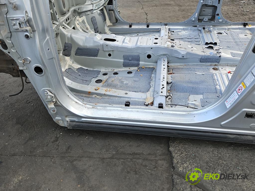 Toyota Rav4 IV 2013-2018 2.0 16V 151KM automatic 111 kW 1987 cm3 5- práh levý  (Karoserie ostatní)