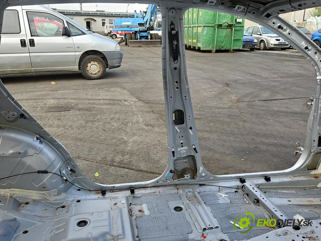Toyota Rav4 IV 2013-2018 2.0 16V 151KM automatic 111 kW 1987 cm3 5- práh levý  (Karoserie ostatní)