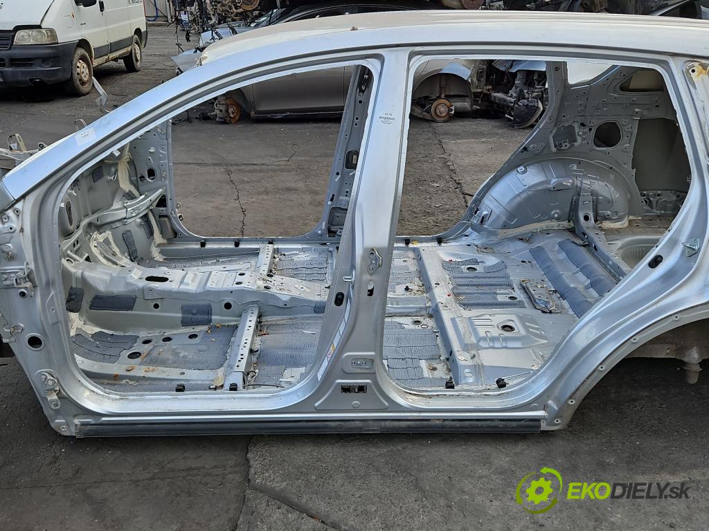 Toyota Rav4 IV 2013-2018 2.0 16V 151KM automatic 111 kW 1987 cm3 5- práh levý  (Karoserie ostatní)