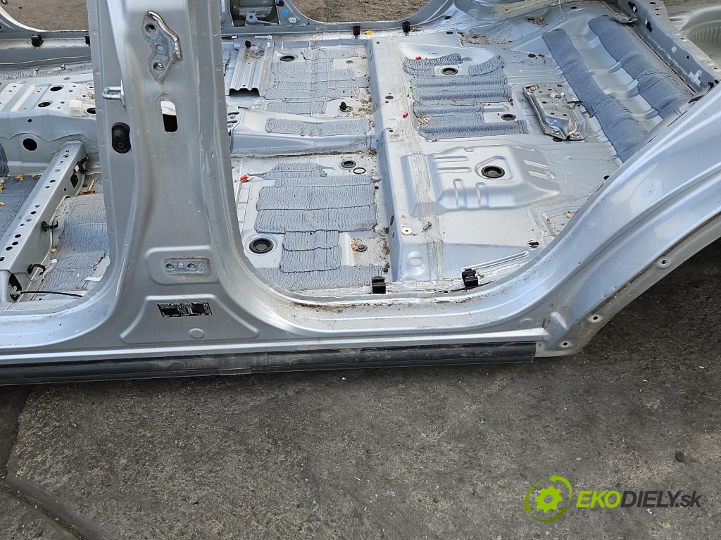 Toyota Rav4 IV 2013-2018 2.0 16V 151KM automatic 111 kW 1987 cm3 5- práh levý  (Karoserie ostatní)