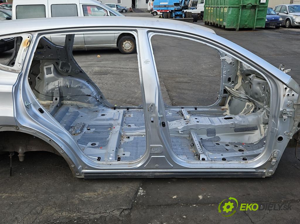 Toyota Rav4 IV 2013-2018 2.0 16V 151KM automatic 111 kW 1987 cm3 5- práh pravý  (Karoserie ostatní)
