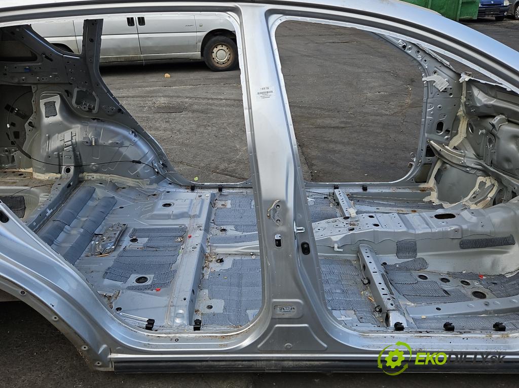 Toyota Rav4 IV 2013-2018 2.0 16V 151KM automatic 111 kW 1987 cm3 5- práh pravý  (Karoserie ostatní)