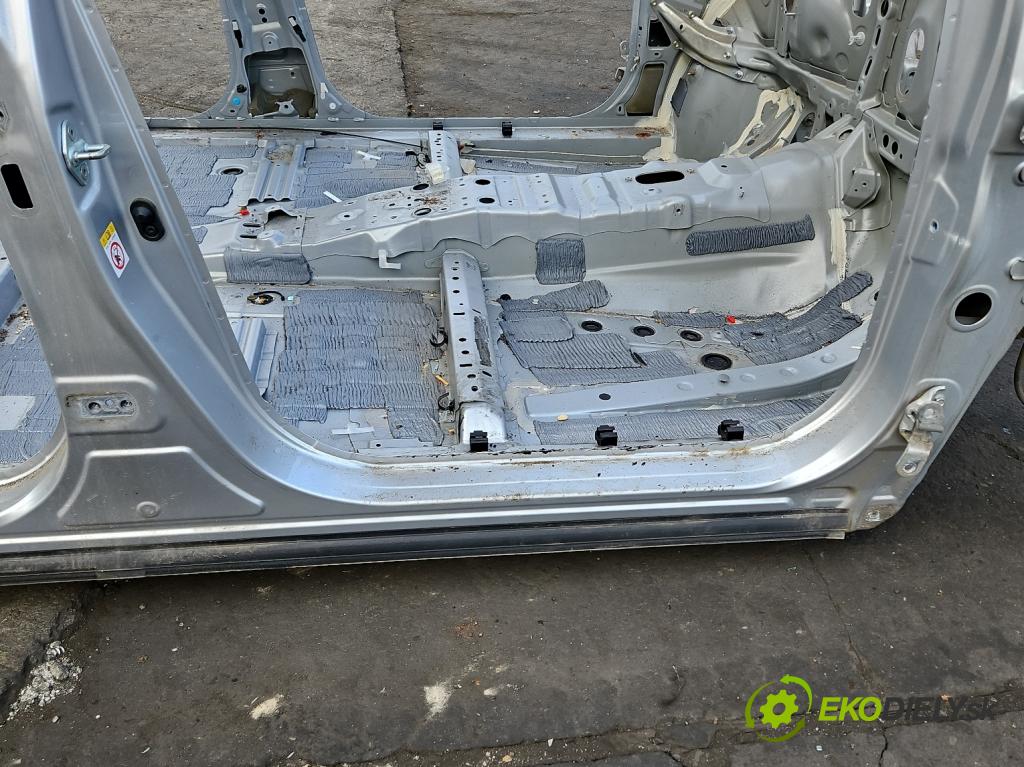 Toyota Rav4 IV 2013-2018 2.0 16V 151KM automatic 111 kW 1987 cm3 5- práh pravý  (Karoserie ostatní)