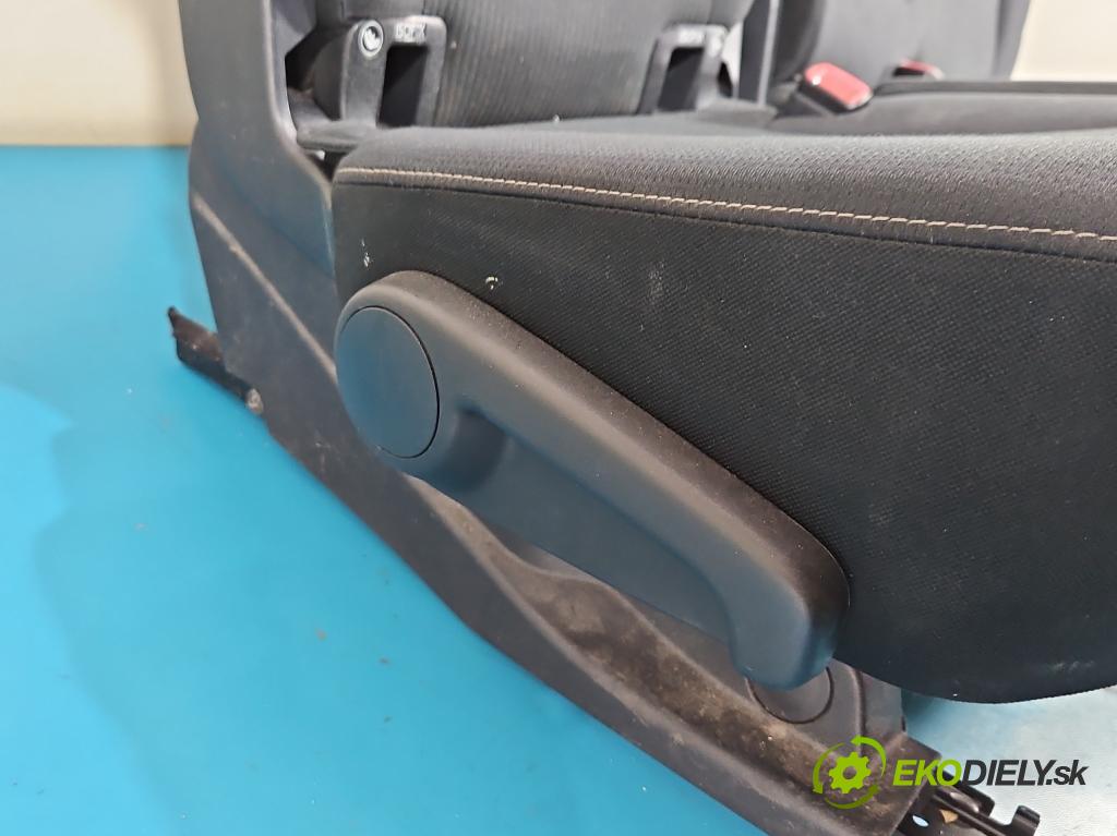 Toyota Rav4 IV 2013-2018 2.0 16V 151KM automatic 111 kW 1987 cm3 5- Pohovka: zadní  (Sedadlo)