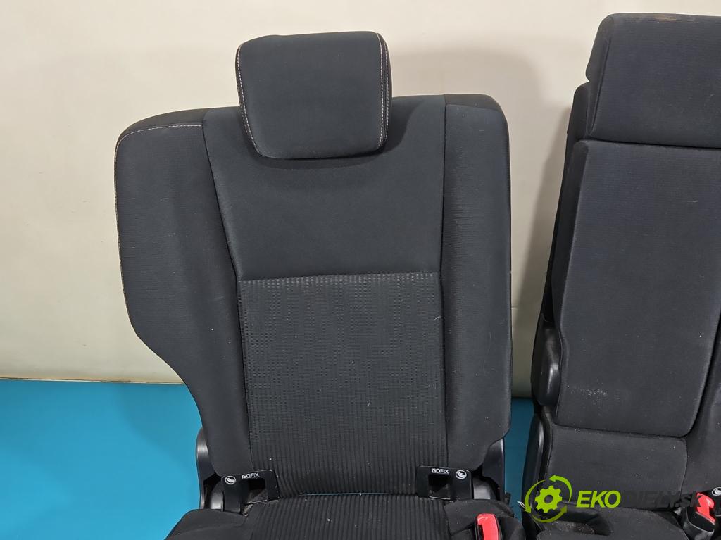 Toyota Rav4 IV 2013-2018 2.0 16V 151KM automatic 111 kW 1987 cm3 5- Pohovka: zadní  (Sedadlo)