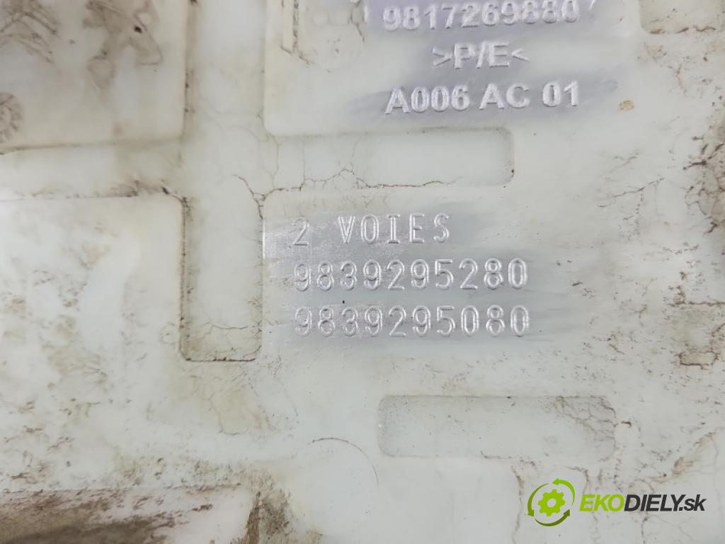 Toyota Proace City 1.5 D4D 131 HP automatic 96 kW 1499 cm3 5- nádržka tekutina: ostrekovačov 9817300980