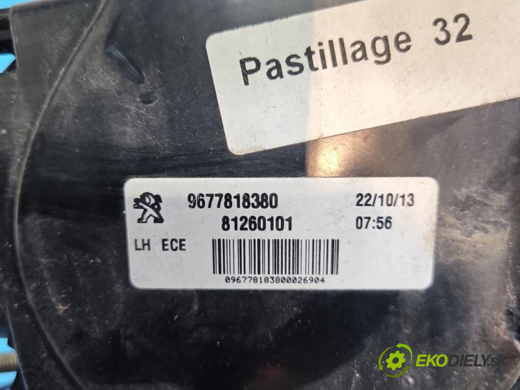 Peugeot 308 II 2013-2021 1.6 THP 125 HP manual 92 kW 1598 cm3 5- svetlo / reflektor zadné ľavé kufrové dvere 9677818380