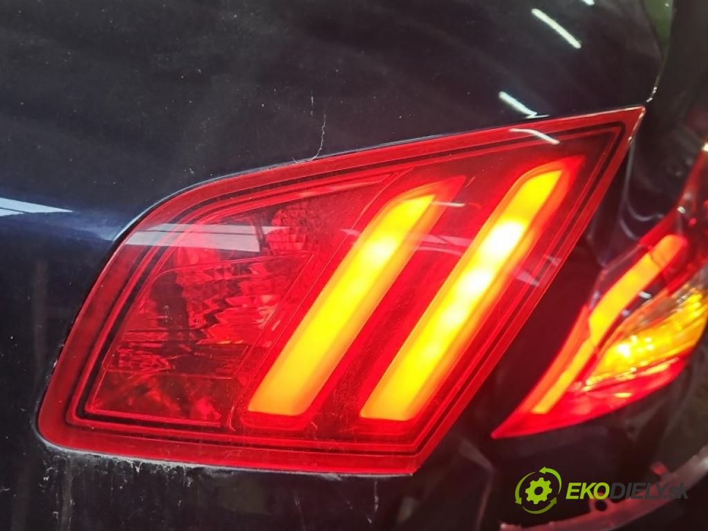 Peugeot 308 II 2013-2021 1.6 THP 125 HP manual 92 kW 1598 cm3 5- svetlo / reflektor zadné pravé kufrové dvere 9677818280