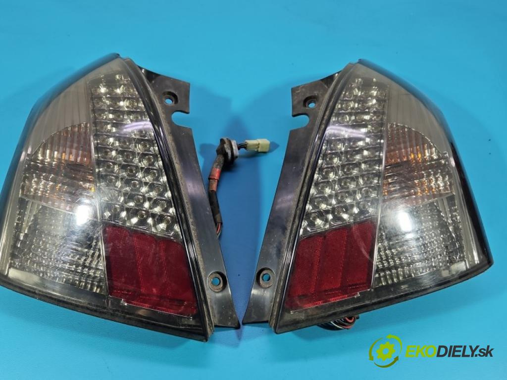 Suzuki Swift Mk6 2005-2010 1.3 16V 92 HP manual 68 kW 1328 cm3 5- svetlo / reflektor zadné ľavé blatník 