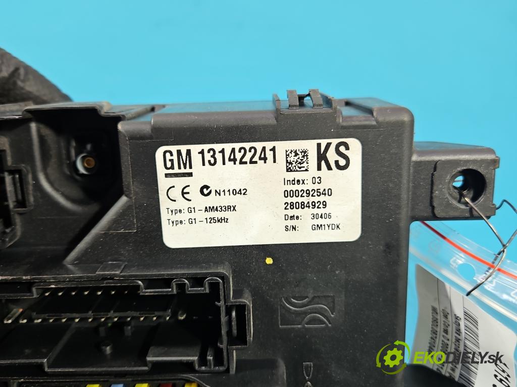 Opel Corsa D 2006-2014 1.3 cdti 90 HP manual 66 kW 1248 cm3 3- skrinka poistka 13142241 (Poistková skrinka)
