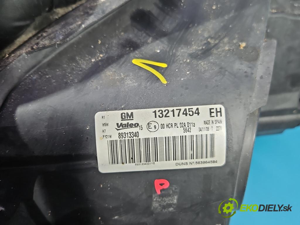 Opel Corsa D 2006-2014 1.3 cdti 90 HP manual 66 kW 1248 cm3 3- Reflektor: pravý 13217454 (Svetlo predné pravé)