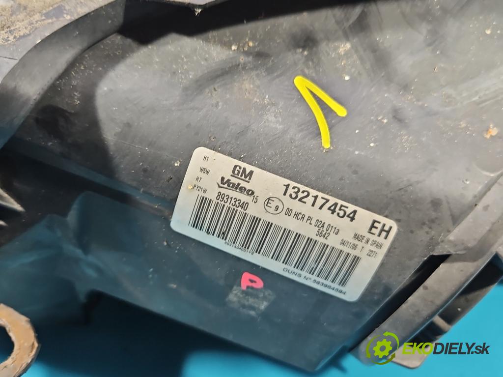 Opel Corsa D 2006-2014 1.3 cdti 90 HP manual 66 kW 1248 cm3 3- Reflektor: pravý 13217454 (Svetlo predné pravé)