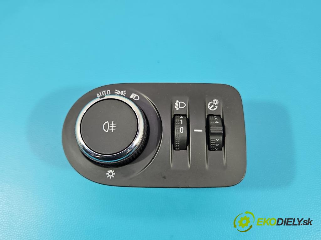 Opel Astra V  2015-2022 1.2 12V 131 hp manual 96 kW 1199 cm3 5- Přepínač světel na deska: 39217376