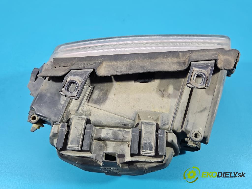 Audi A4 B5 1994-2001 1.9 tdi 110 HP manual 81 kW 1896 cm3 5- Reflektor: ľavý 301094201 (Kľučka dverí ostatné)
