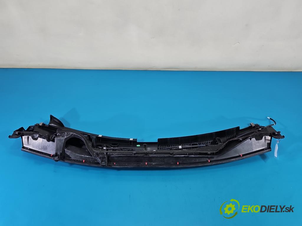 Toyota Yaris IV 2020- 1.5 12V 125 HP manual 92 kW 1490 cm3 5- torpédo 55781K0020 (Torpédo (plast pod čelným sklom))