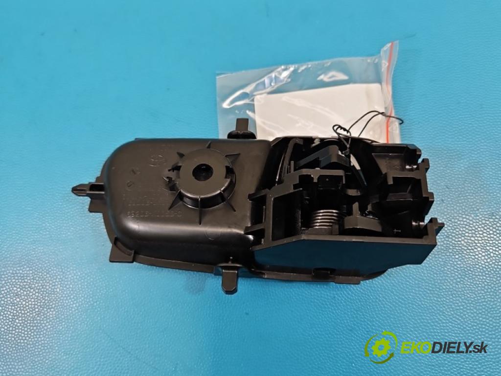 Toyota Yaris IV 2020- 1.5 12V 125 hp manual 92 kW 1490 cm3 5- klika uvnitř: zadní levé 69274-K0040