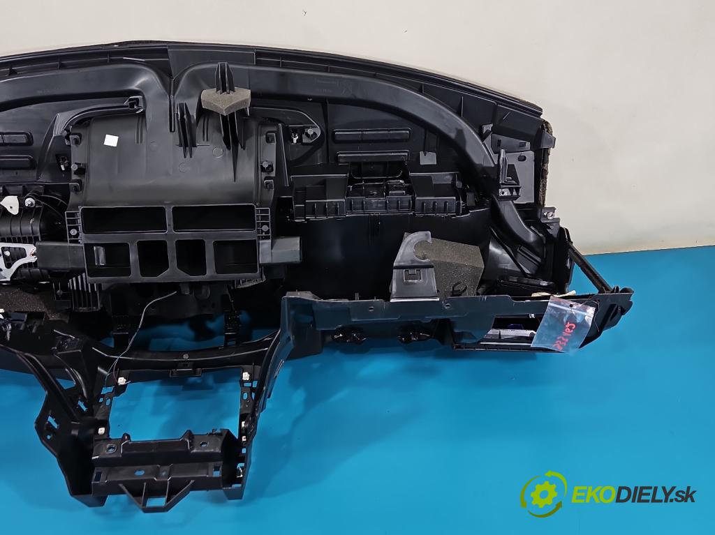 Peugeot 308 II 2013-2021 1.6 THP 125 hp manual 92 kW 1598 cm3 5- kokpit,přistrojova deska