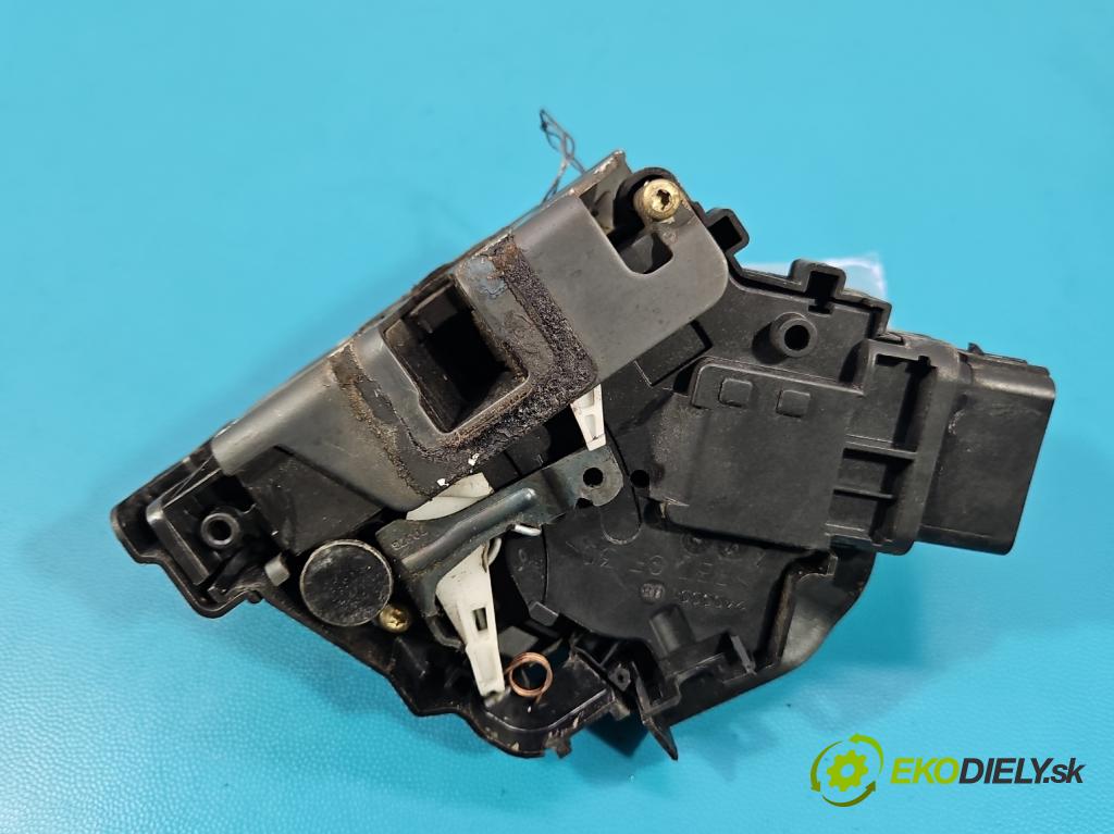 Ford Focus Mk2 2004-2011 1.6 tdci 90 hp manual 66 kW 1560 cm3 5- zámek přední pravý 3M5AR21812AJ