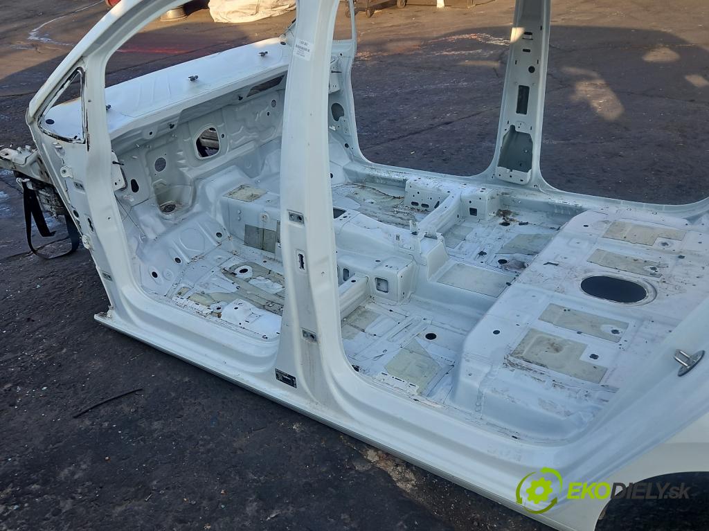 Vw Touran II 2015- 2.0 tdi DFE 150 hp automatic 110 kW 1968 cm3 5- práh levý  (Karoserie ostatní)