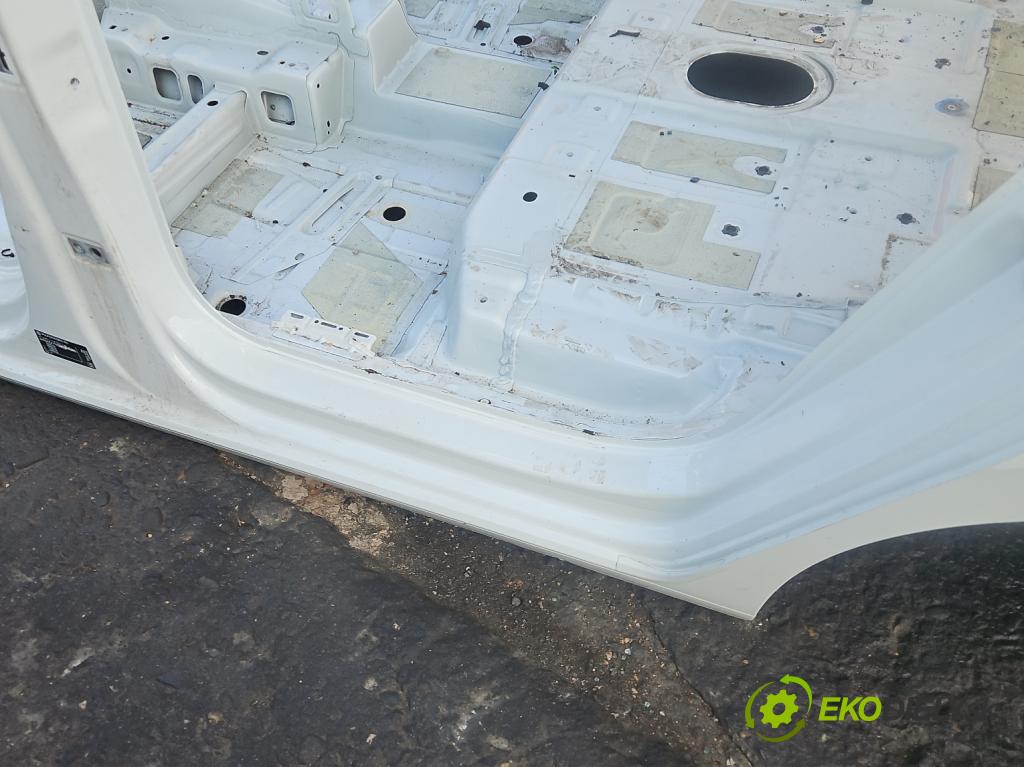 Vw Touran II 2015- 2.0 tdi DFE 150 hp automatic 110 kW 1968 cm3 5- práh levý  (Karoserie ostatní)