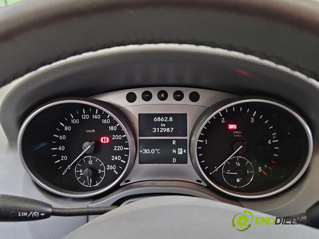 Mercedes ML W164 2005-2011 4.0 CDI 306KM automatic 225 kW 3996 cm3 5- prístrojovka/ budíky A2514405847 (Prístrojová doska)