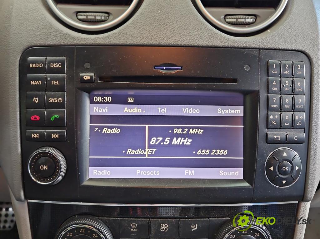 Mercedes ML W164 2005-2011 4.0 CDI 306KM automatic 225 kW 3996 cm3 5- Radio originál A1648705094