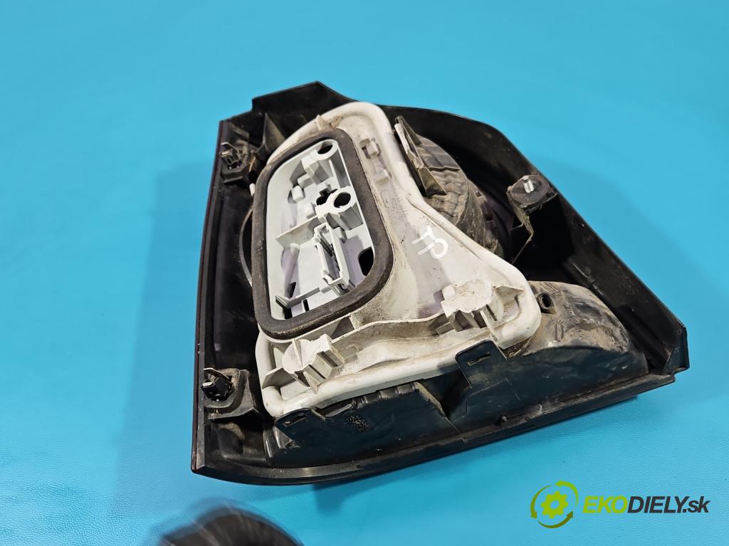 Vw Polo IV 9N 2001-2009 1.2 6V 54 HP manual 40 kW 1198 cm3 5- svetlo / reflektor zadné pravé blatník