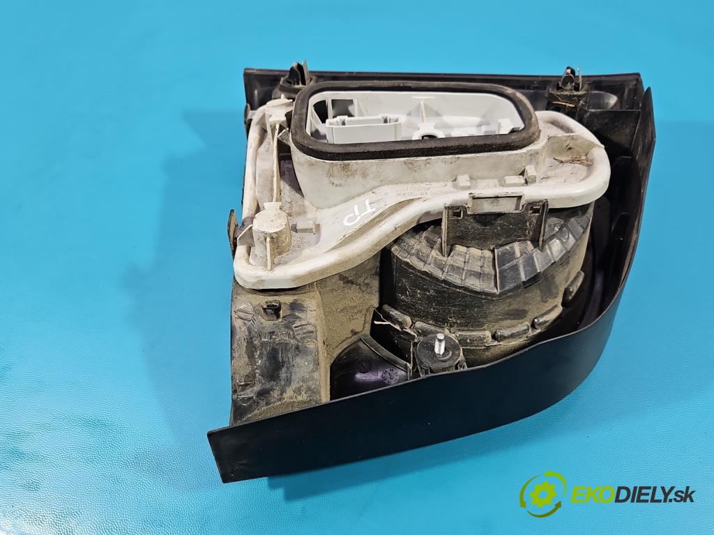 Vw Polo IV 9N 2001-2009 1.2 6V 54 HP manual 40 kW 1198 cm3 5- svetlo / reflektor zadné pravé blatník