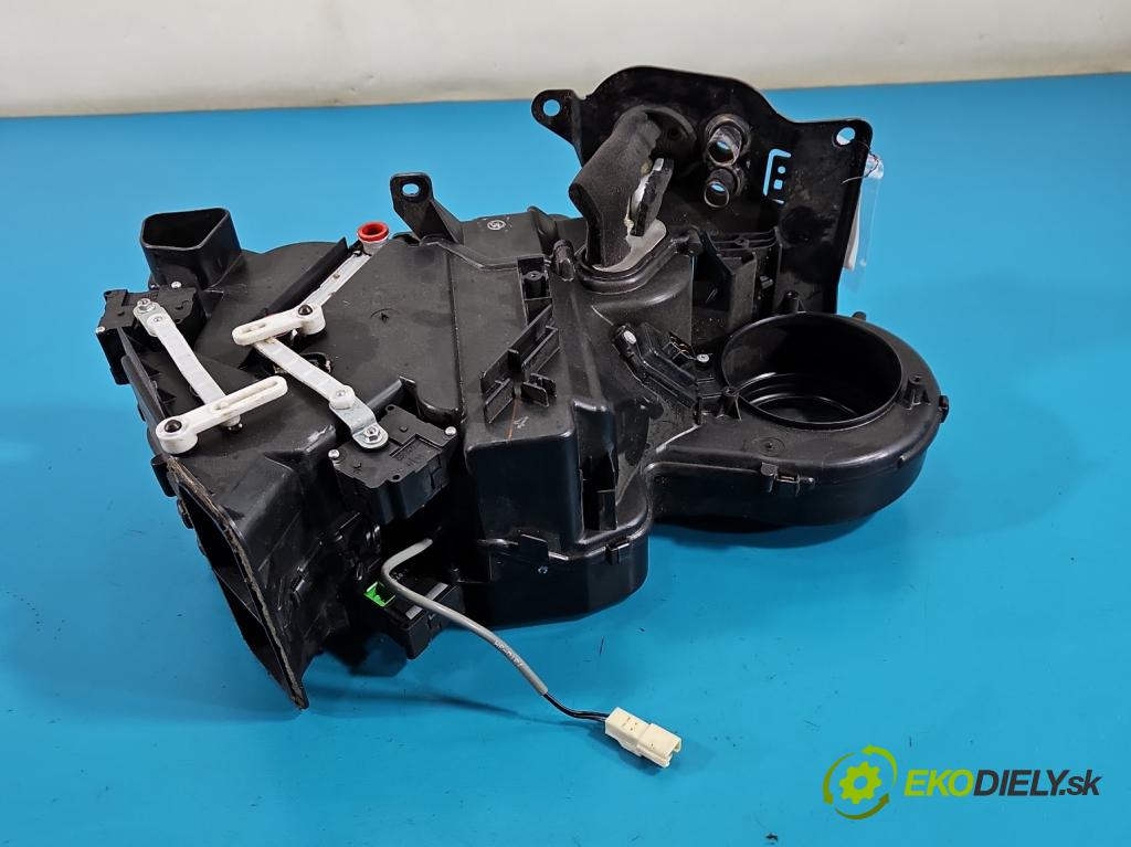 Land rover Range Rover III L322 2001-2012 4.4 V8 313 hp automatic 230 kW 4367 cm3 5- radiátor 7H42-18C424-AA (Radiátor topení)