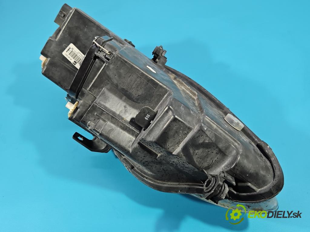 Seat Leon II 2005-2012 1.6 8V 102 HP manual 75 kW 1595 cm3 5- Reflektor: pravý 5P1941030C (Svetlo predné pravé)