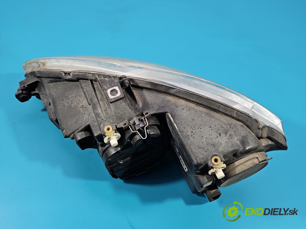 Seat Leon II 2005-2012 1.6 8V 102 HP manual 75 kW 1595 cm3 5- Reflektor: pravý 5P1941030C (Svetlo predné pravé)
