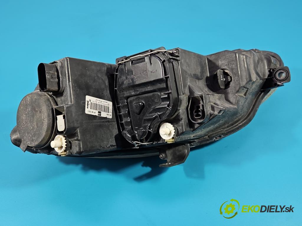 Seat Leon II 2005-2012 1.6 8V 102 HP manual 75 kW 1595 cm3 5- Reflektor: pravý 5P1941030C (Svetlo predné pravé)